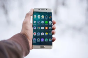 Cum poți reduce timpul petrecut pe telefon fără să renunți la aplicațiile importante?