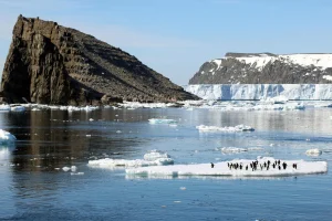 De ce în Antarctica există lacuri care nu îngheață niciodată chiar la -30 de grade?