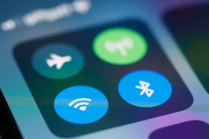 Este periculos să-ți lași Bluetooth-ul activ permanent? Ce spun specialiștii în securitate