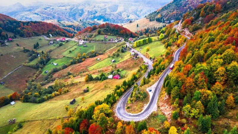 Unde să mergi în România dacă vrei să eviți aglomerația dar să ai peisaje de poveste?