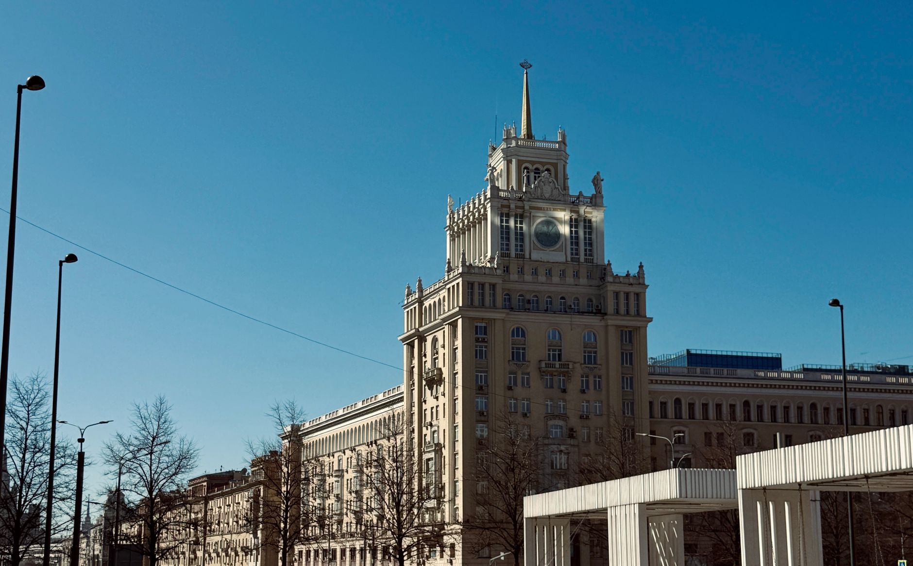 De ce unele țări au două capitale sau împart funcțiile capitalei între mai multe orașe?