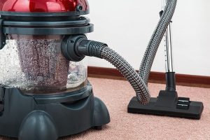 Cum se curăță corect o hotă de bucătărie fără să demontezi filtrele?